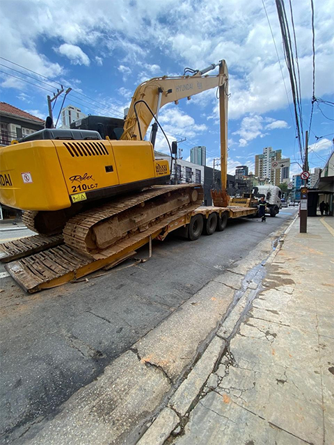 Escavadeira long reach